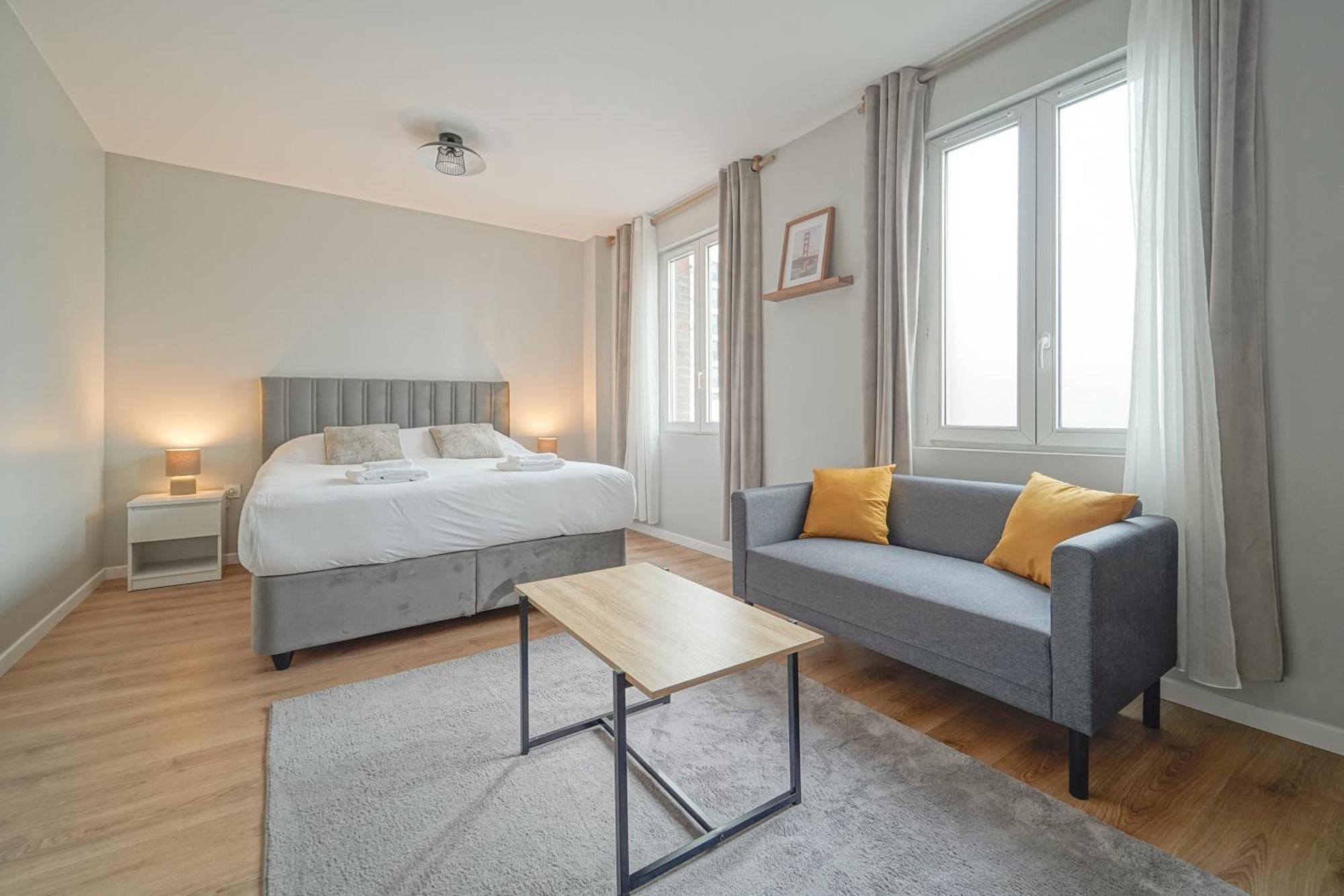 Trianon Saint Ouen Hotel Bagian luar foto