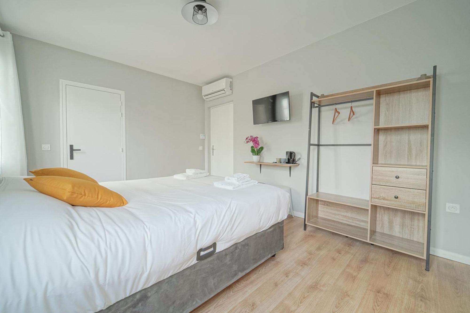 Trianon Saint Ouen Hotel Bagian luar foto