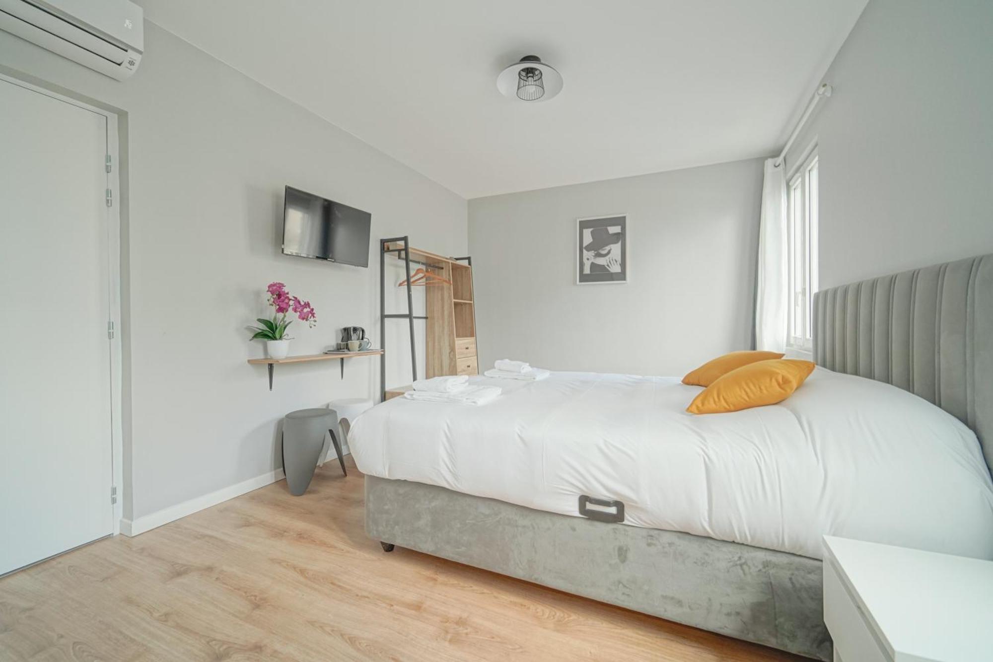 Trianon Saint Ouen Hotel Bagian luar foto