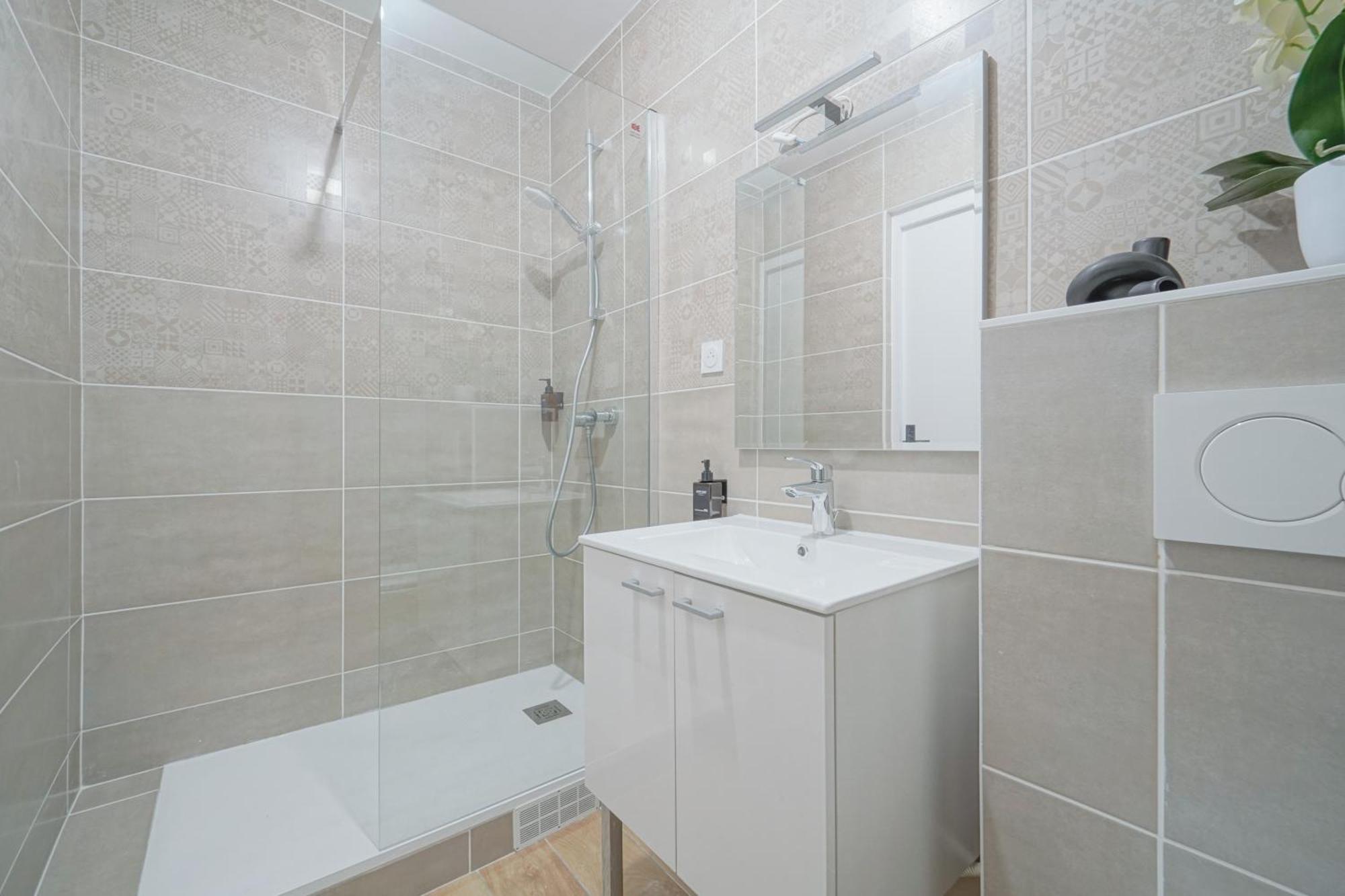 Trianon Saint Ouen Hotel Bagian luar foto