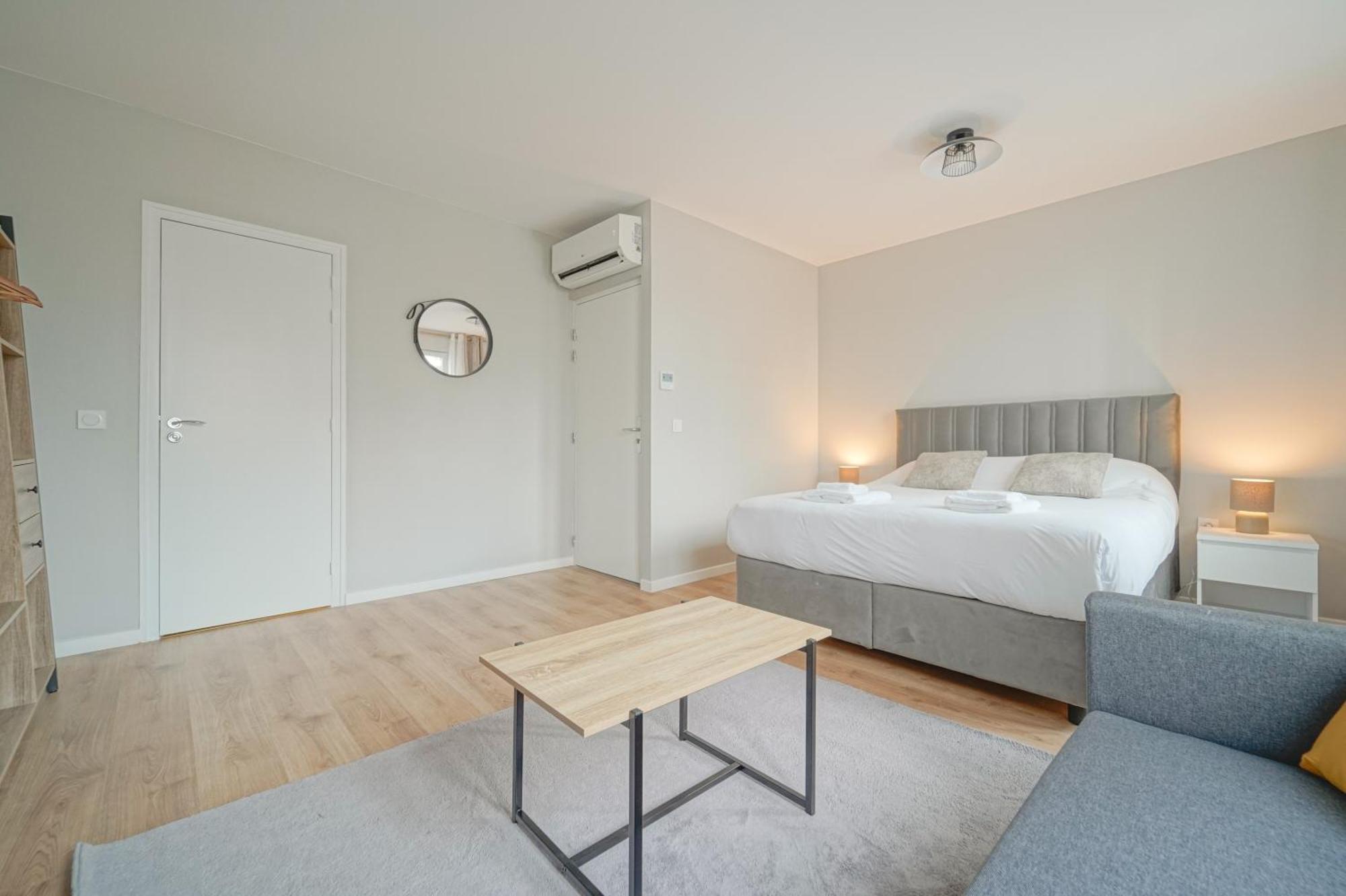 Trianon Saint Ouen Hotel Bagian luar foto