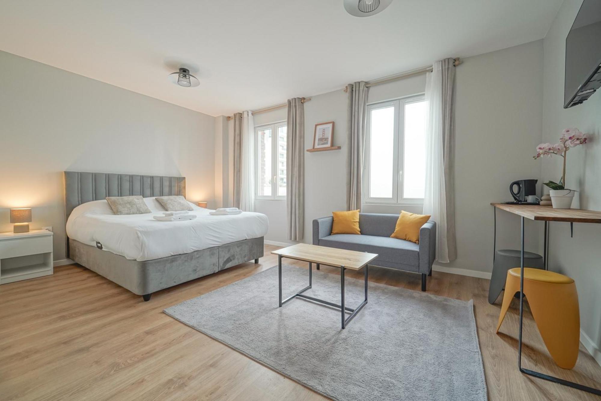 Trianon Saint Ouen Hotel Bagian luar foto