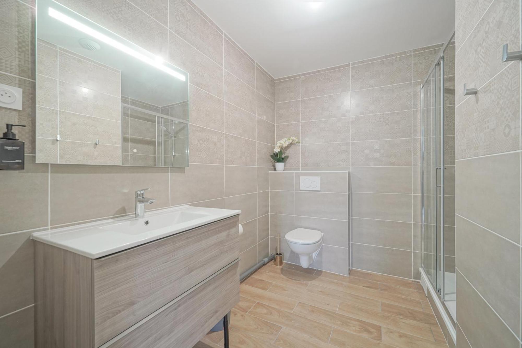 Trianon Saint Ouen Hotel Bagian luar foto