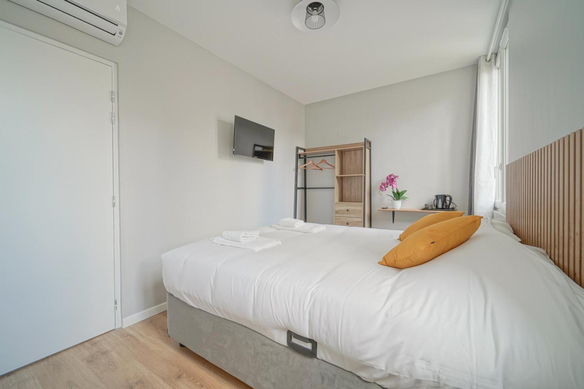 Trianon Saint Ouen Hotel Bagian luar foto