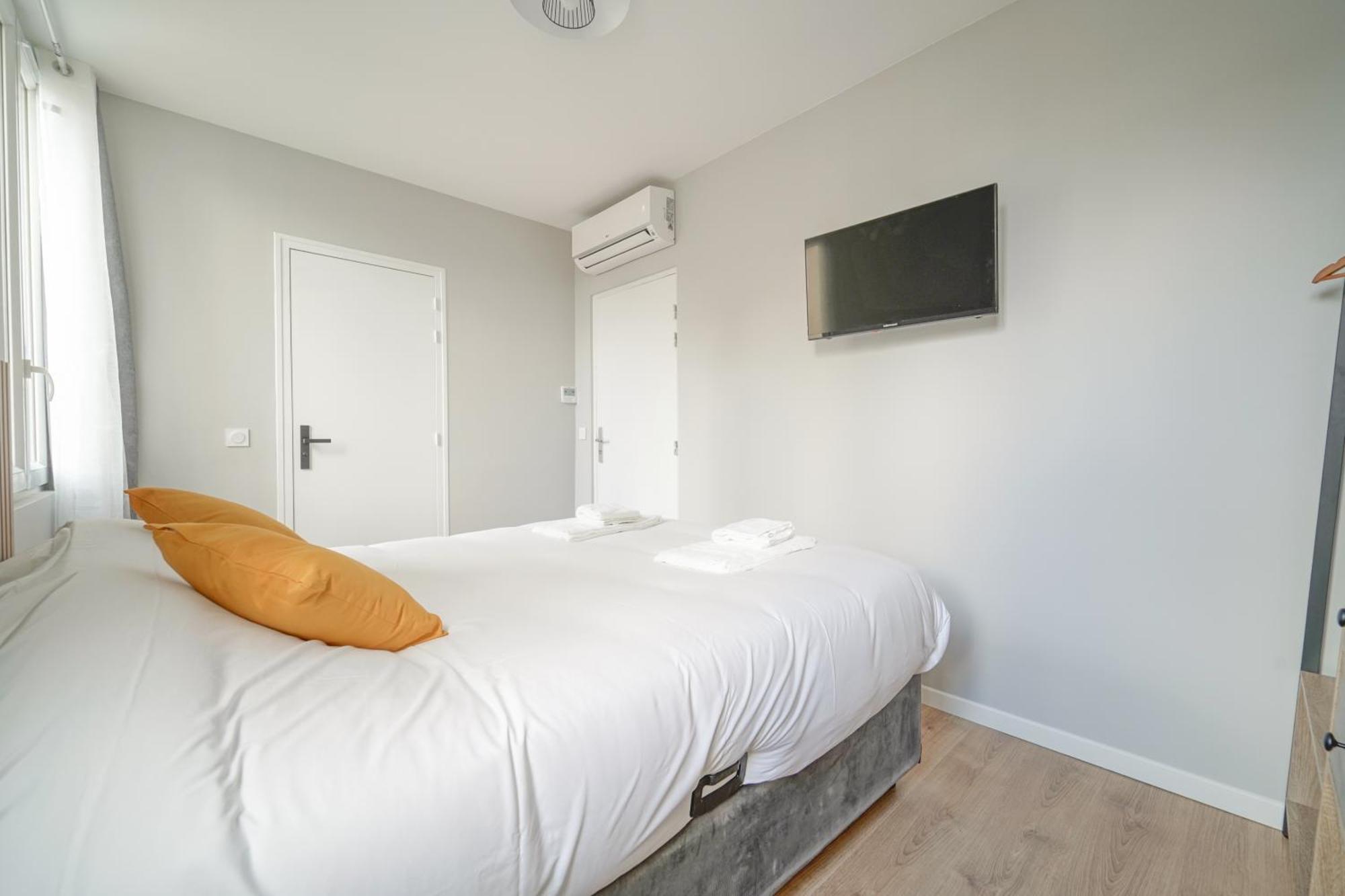 Trianon Saint Ouen Hotel Bagian luar foto