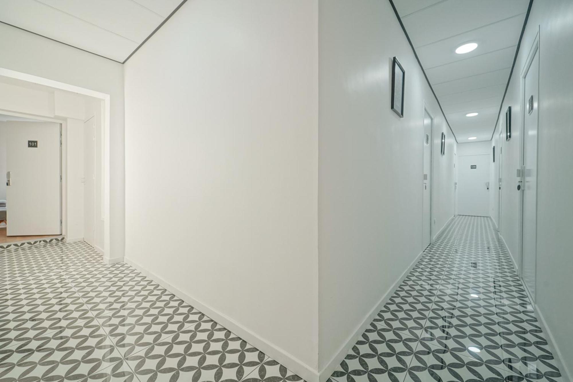 Trianon Saint Ouen Hotel Bagian luar foto